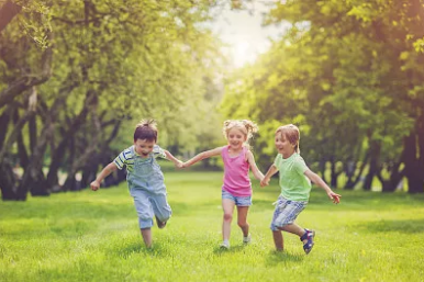 自闭症儿童语言障碍是道砍，幼时不解决长大更严重！